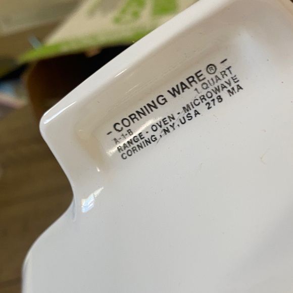 Vintage Corning Ware 1-Qt Covered Saucepan - Picture 6 of 7